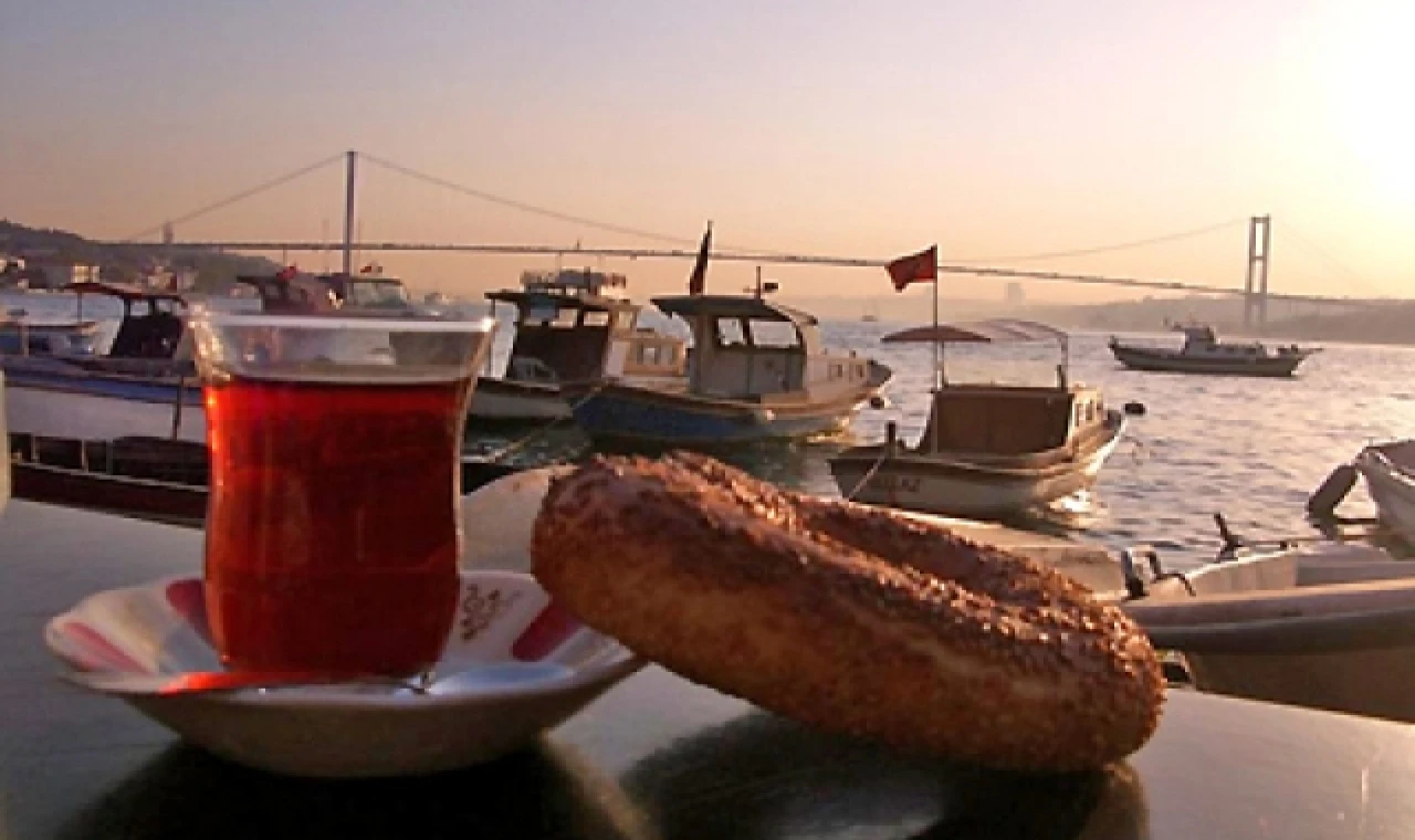 Simit with Tea